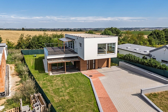 Prodej domu rodinný 320 m² pozemek 850 m², U Rybníčka, Vysoký Újezd