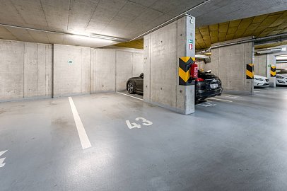 Pronájem prostor garážové stání 13 m², K Vystrkovu, Praha-Modřany